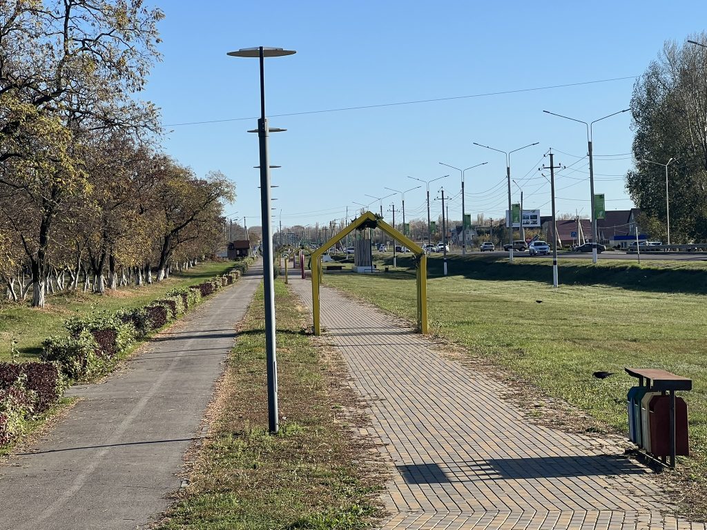 Ул. Дорожная, в сторону поликлиники